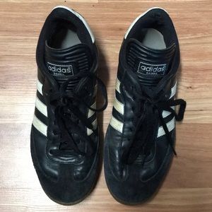 Men’s size 7 Adidas Sambas